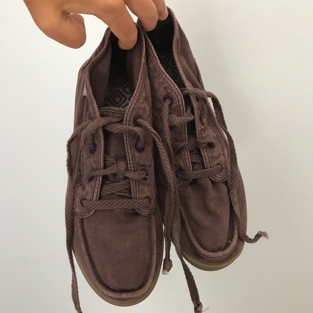 Maroon Sanuk “sandals”